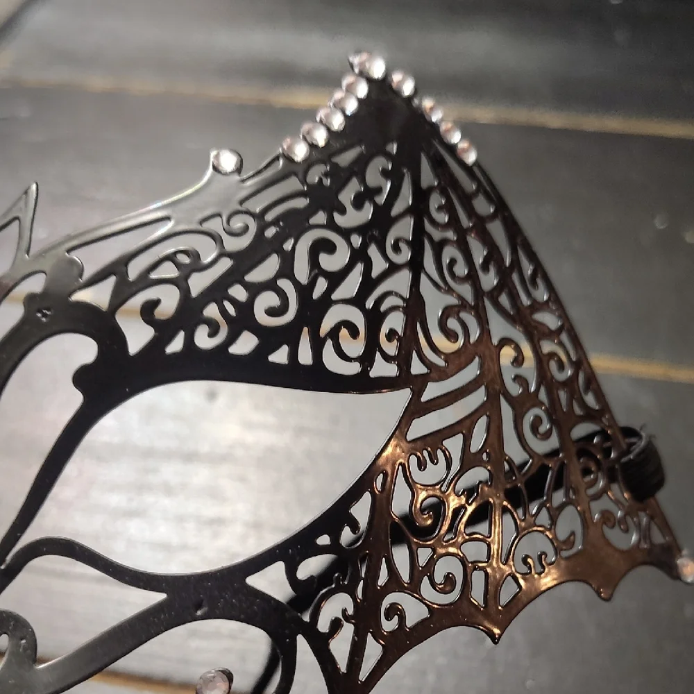 BATMAN METAL Elegant Black Filigree Mask with Rhinestones